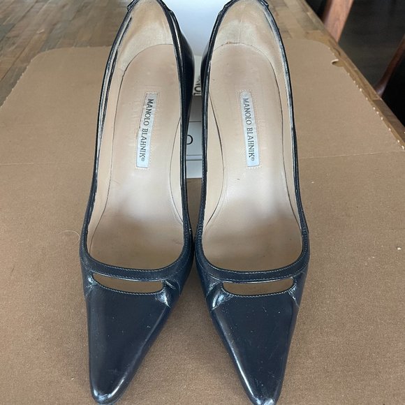 Manolo Blahnik Shoes - Manolo Blahnik patent navy pumps. Size 40.